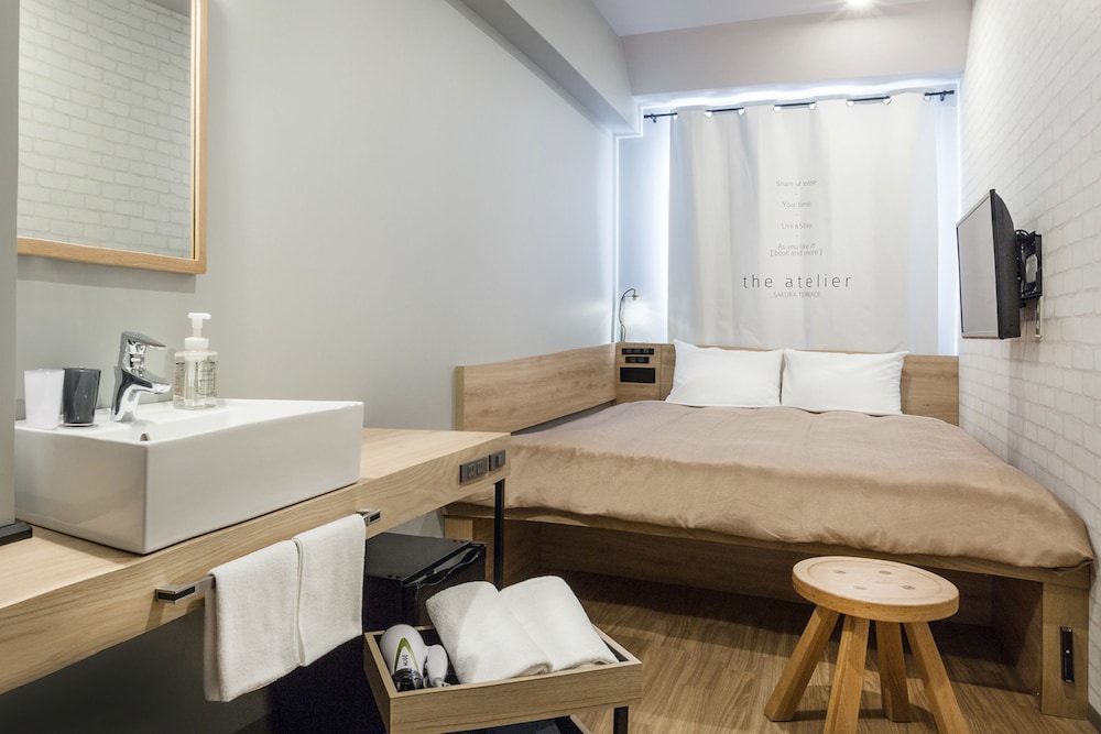 Small Double Room with Shared Bathroom - Non-Smoking, NO group booking/ more than 2 rooms photo 2
