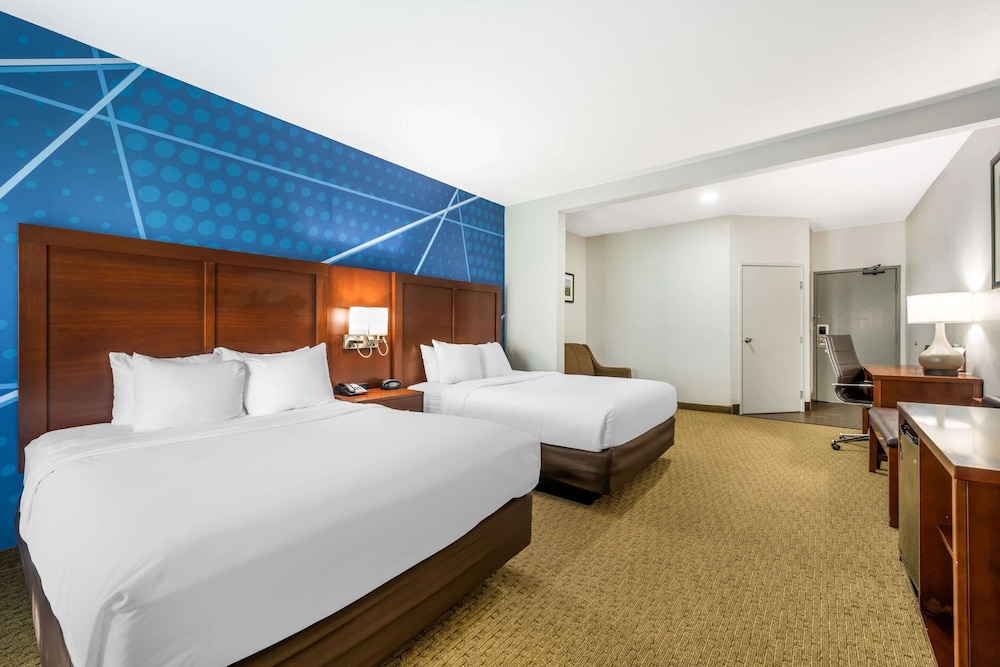 Suite, 2 Queen Beds, Non Smoking (Pet Friendly) - Photo 1