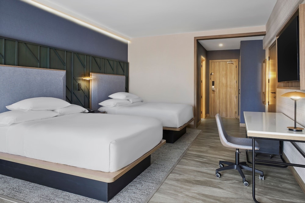 Room, 2 Queen Beds - Photo 3