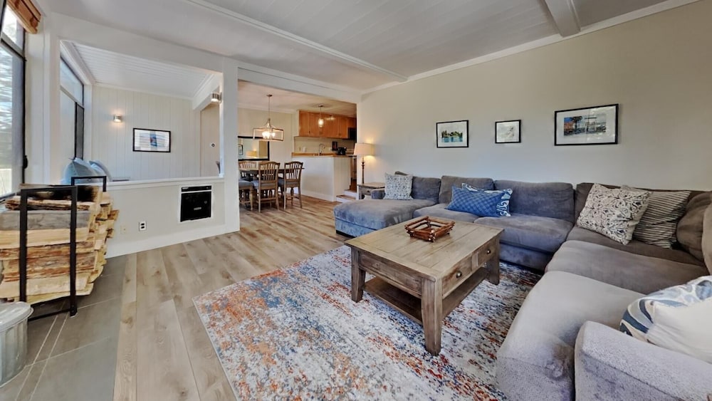 Condo, 2 Bedrooms