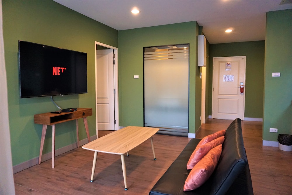Deluxe Suite, 2 Bedrooms, Non Smoking, Bathtub photo 3
