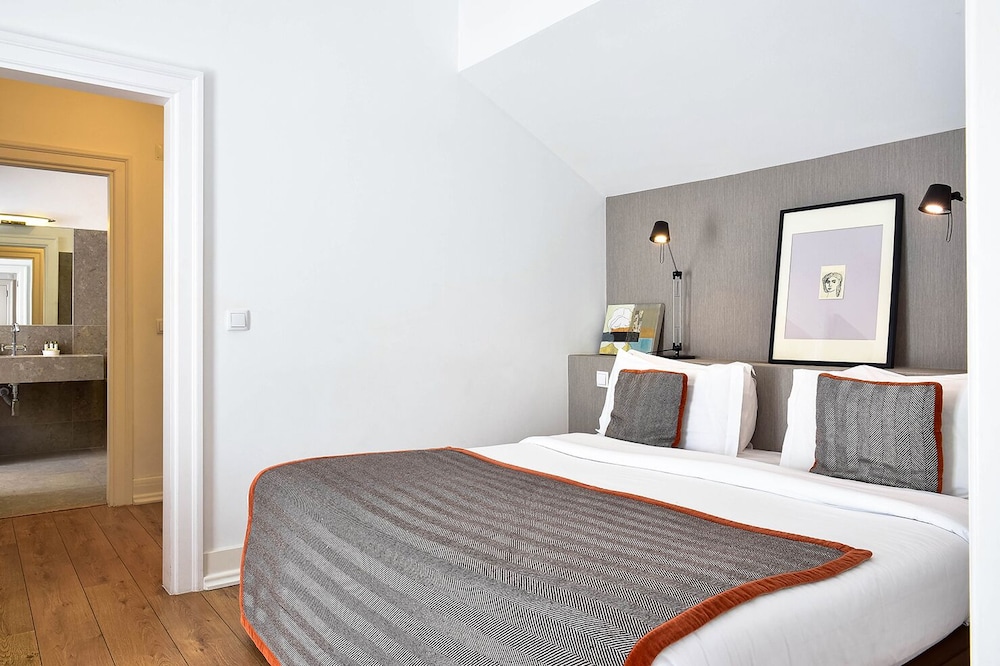 Deluxe Suite - Photo 35