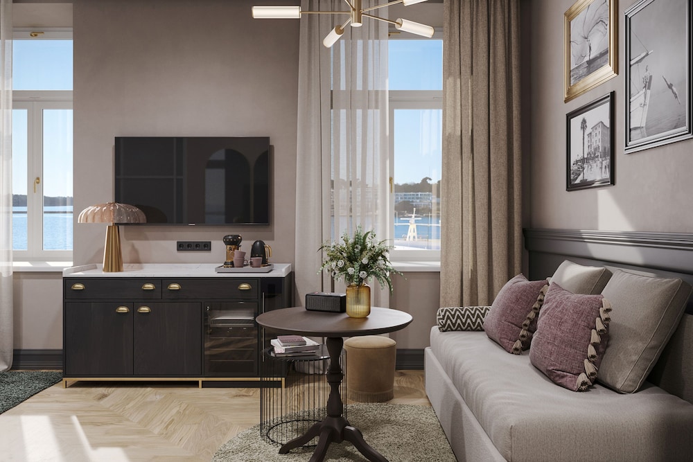Room for 2+2 Seaview