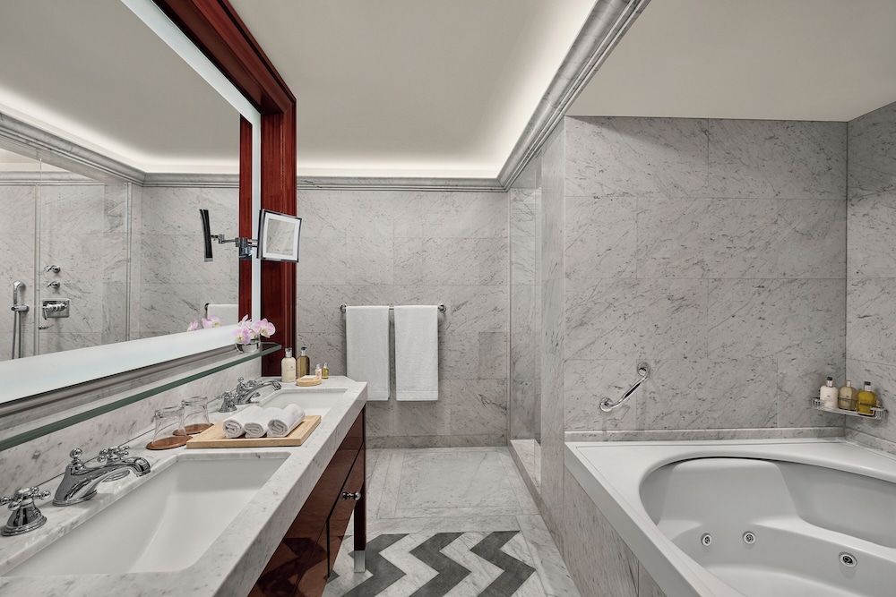 Presidential Suite thumbnail 5
