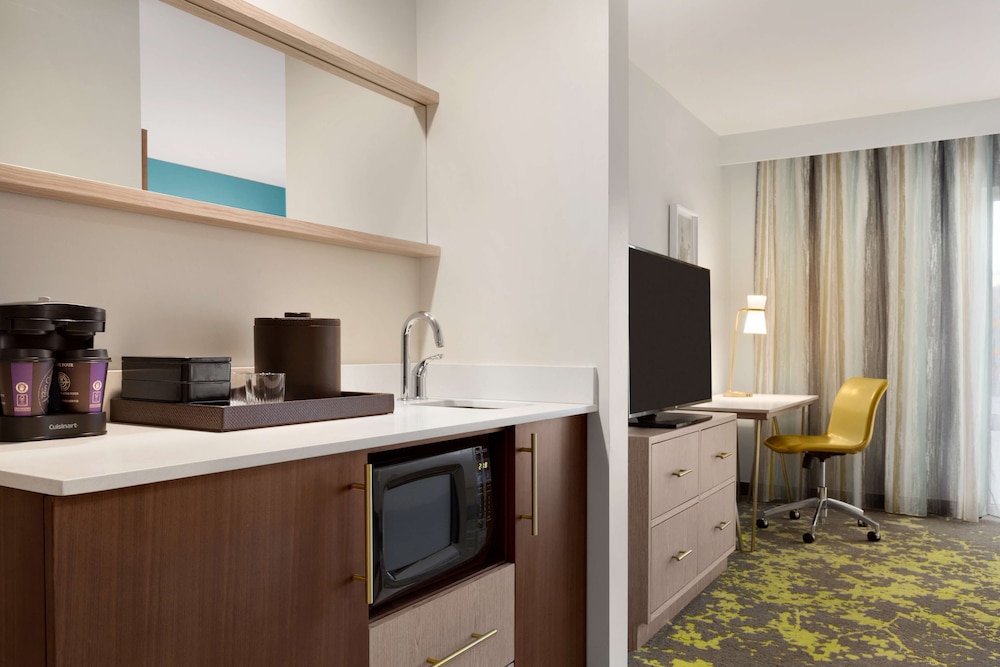 Basic Room, 1 King Bed, Non Smoking