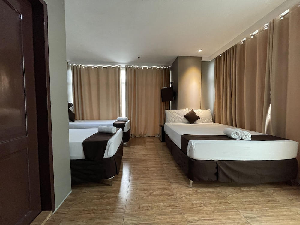Quadruple Room - Photo 6