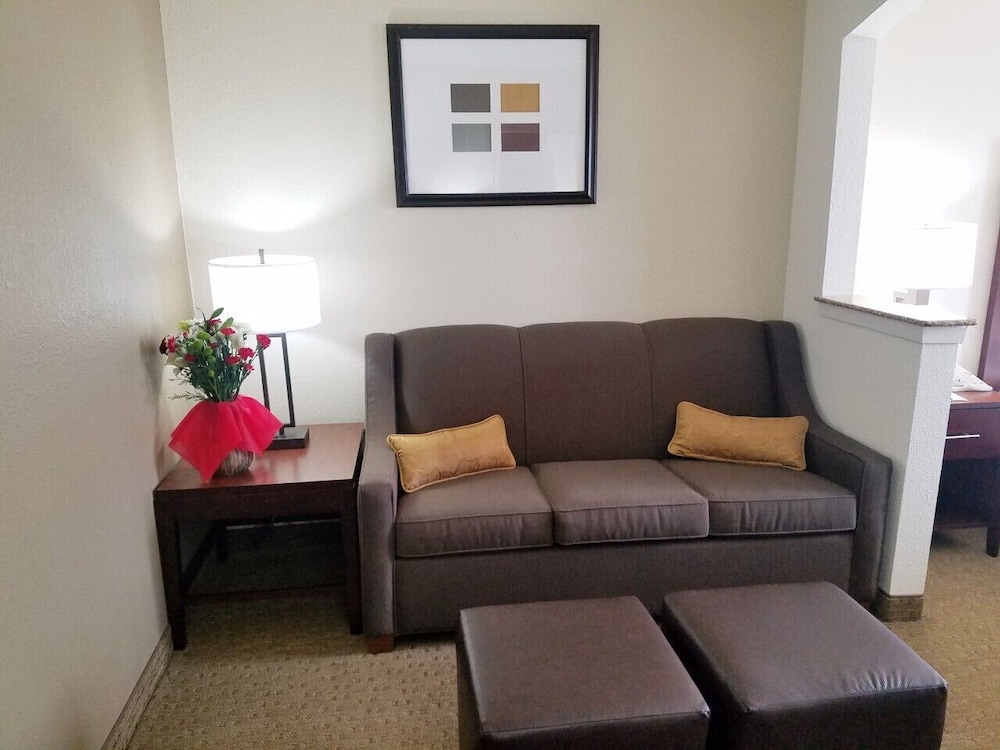 Suite, Multiple Beds, Non Smoking - Photo 4
