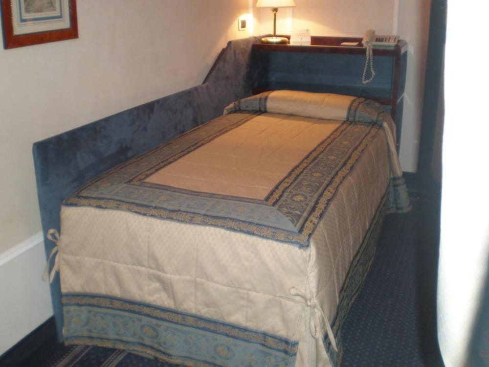 Classic Single Room, 1 Twin Bed photo 3