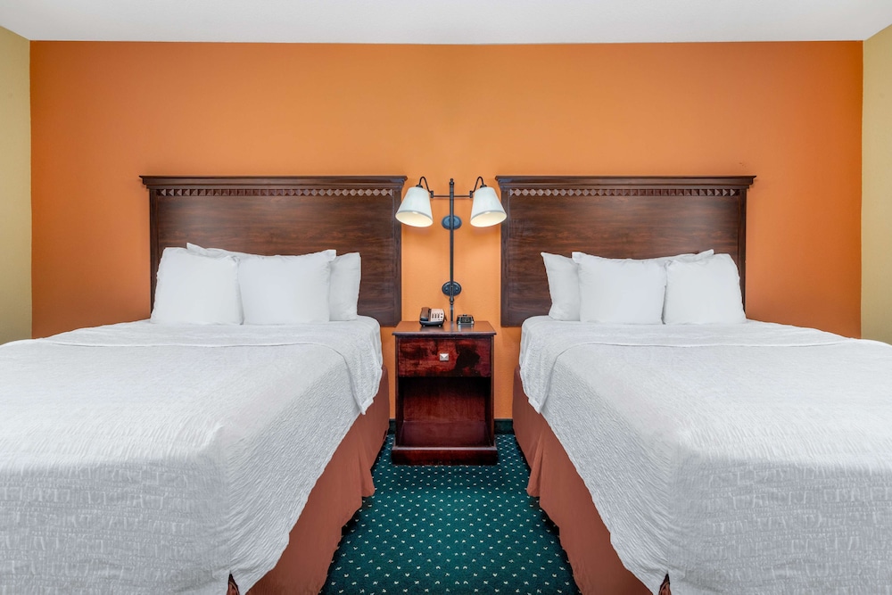 Premium Room, 2 Queen Beds, Non Smoking - Photo 5