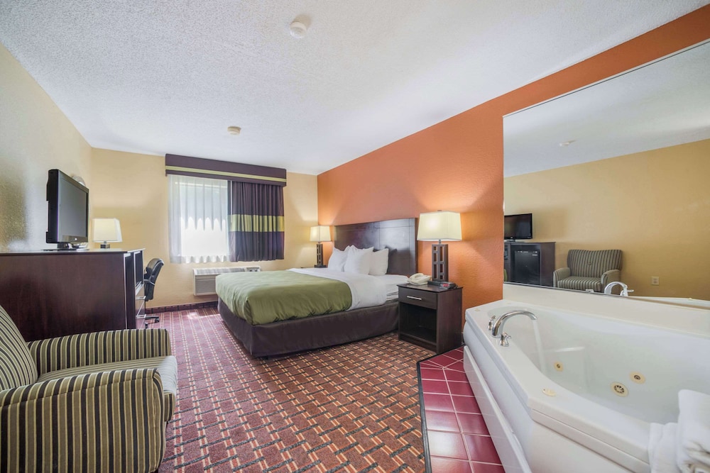 Standard King Room with Whirlpool - Non Smoking
