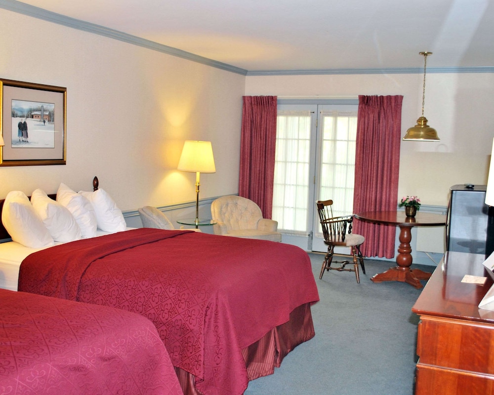 Standard Room, 2 Queen Beds, Non Smoking - Photo 1