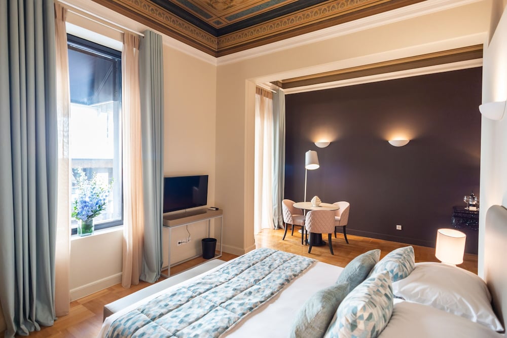 Superior Room, 1 Queen Bed photo 2