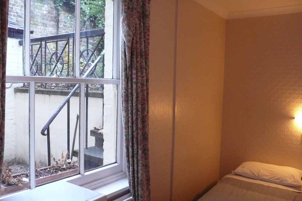 Double or Twin Room, 1 Queen Bed, Non Smoking, Ensuite photo 2