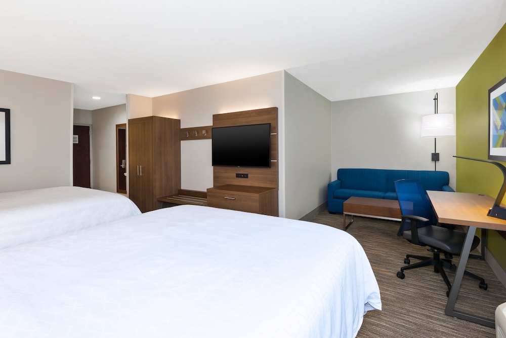 Suite, 2 Queen Beds (Additional Living Area) photo 2