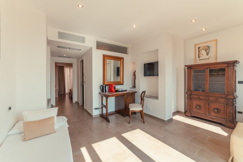 Superior Room, Balcony, Garden View - Photo 2