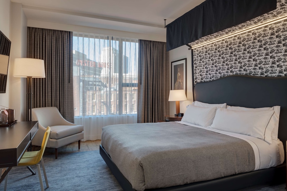 Premium Room, 1 King Bed, Accessible