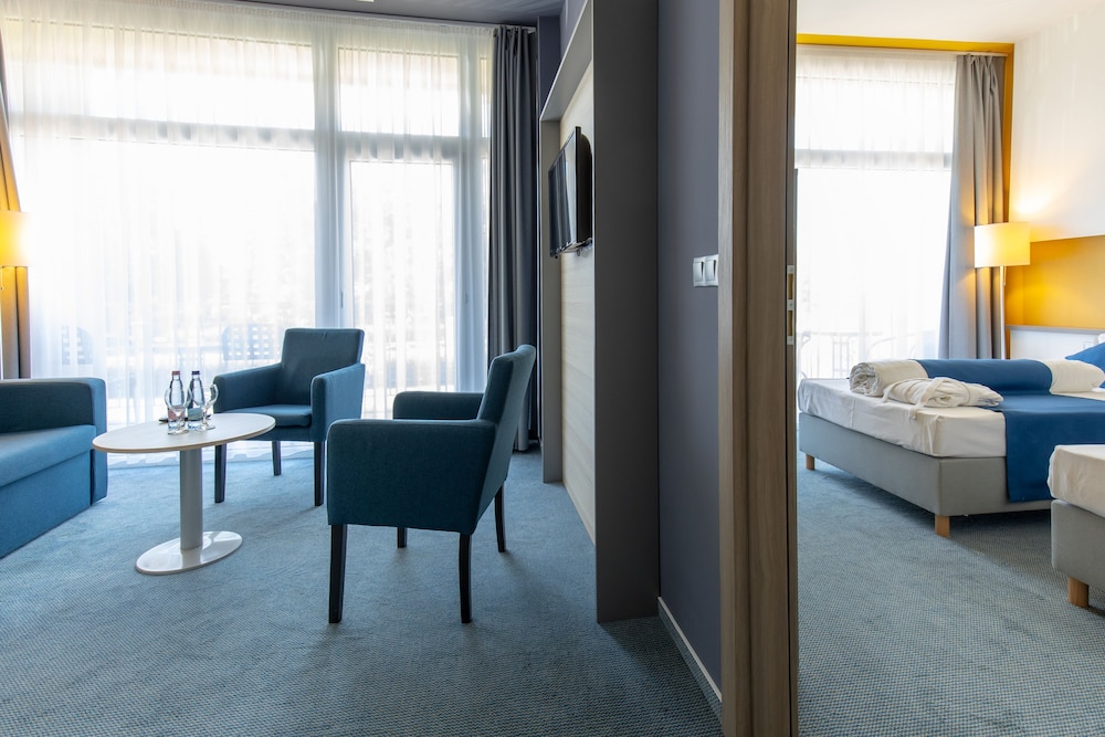 Suite, 1 Double Bed with Sofa bed photo 3