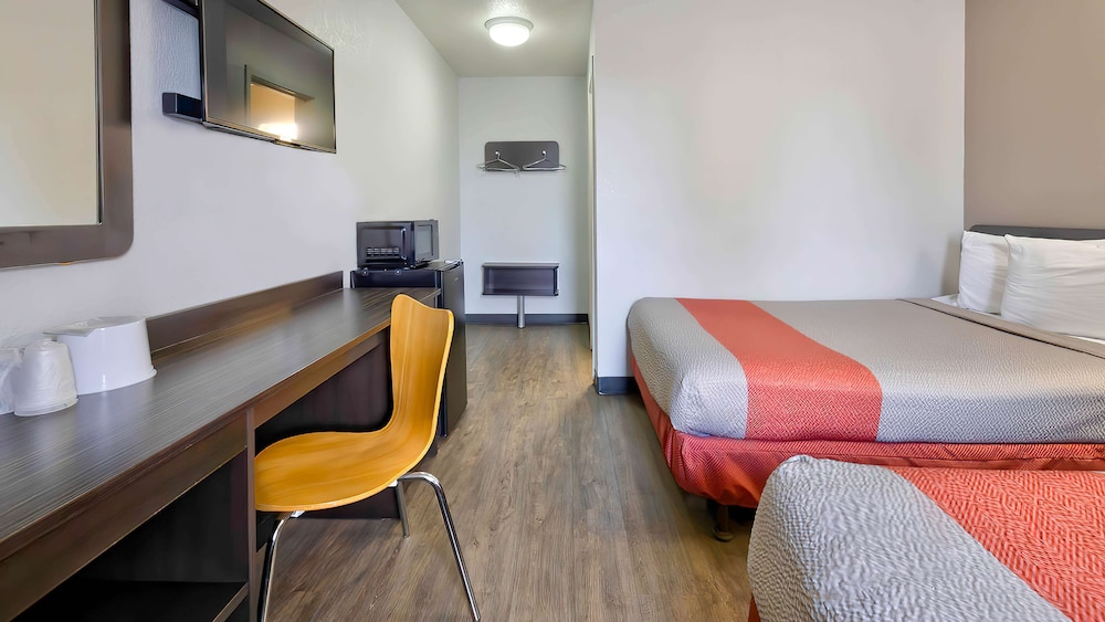Standard Room, 2 Double Beds, Non Smoking photo 1