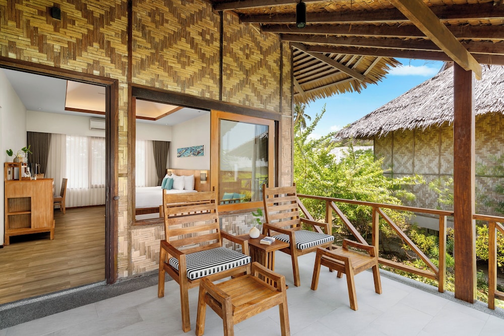 Deluxe Premium Bungalow 1 King - Photo 4