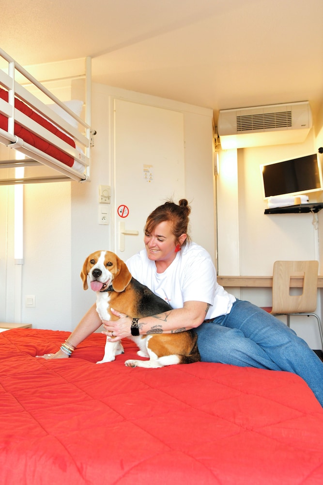 Standard Room, Multiple Beds (1 Double and 1 Single bed) - Photo 3
