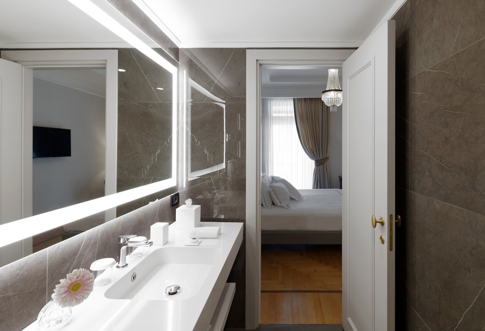 Executive Suite thumbnail 5