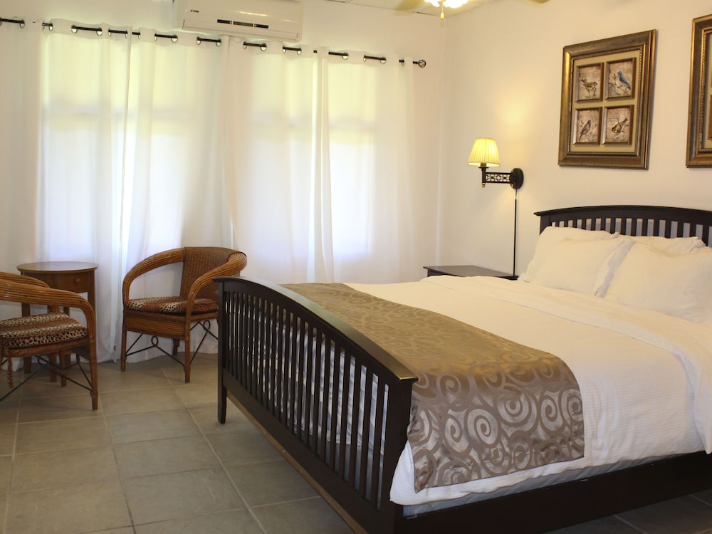 Deluxe Room, 1 King Bed, Mountain View photo 2