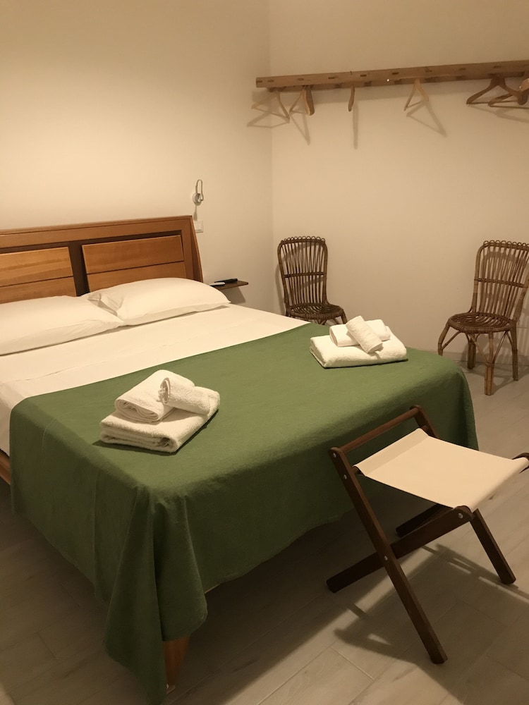 Deluxe Triple Room, Multiple Beds photo 2