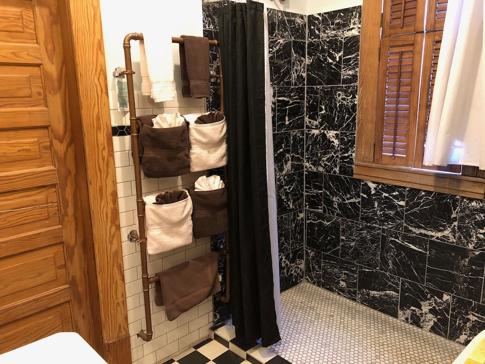 Suite, Ensuite, City View (Room 23) photo 3