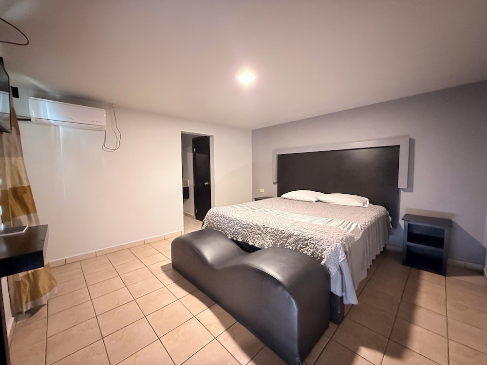 Single Room, 1 King Bed