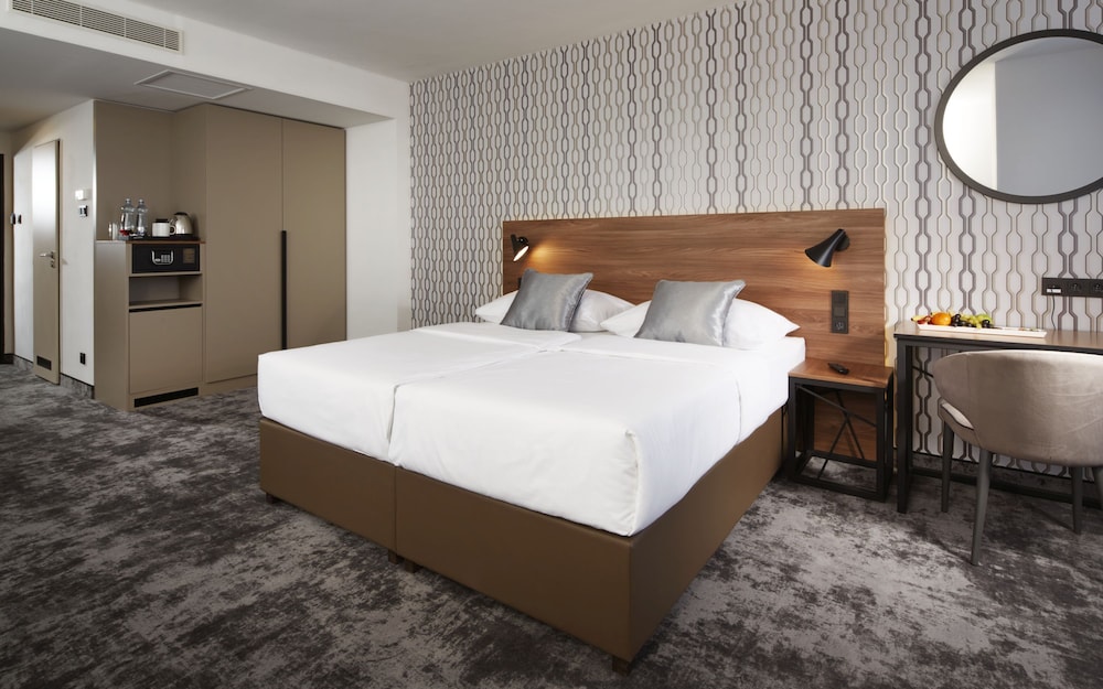 Deluxe Room, Pool Access - Photo 3
