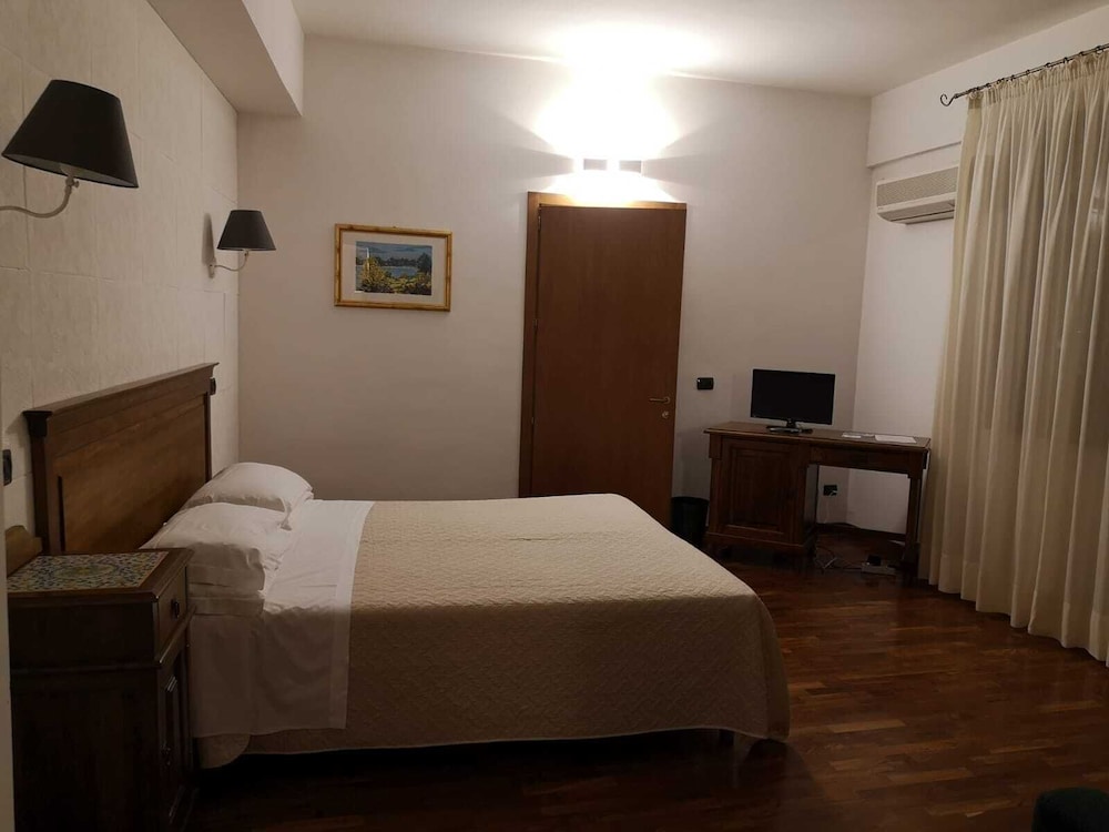 Double or Twin Room photo 3