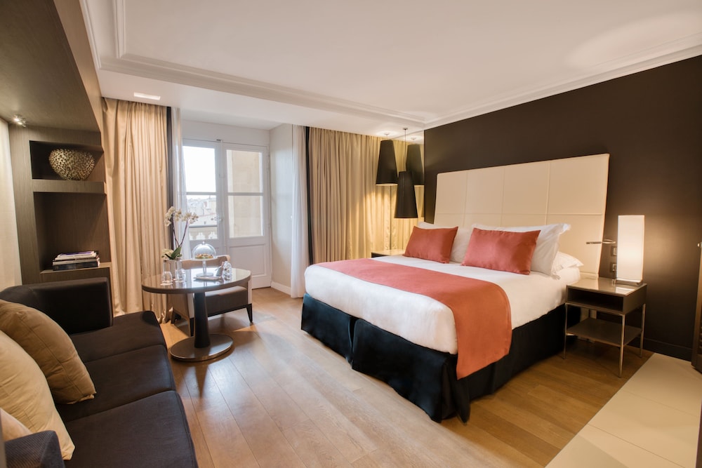 Classic Room, 1 King Bed, Terrace, Harbor View - Photo 3