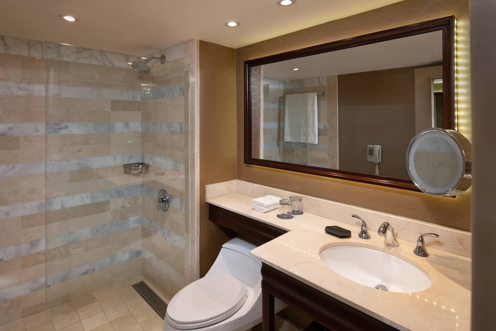 Club Suite, 1 Bedroom - Photo 8