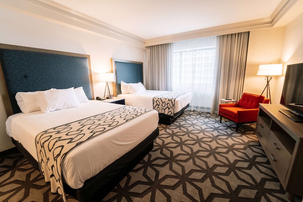 Suite, 1 King Bed, Non Smoking (Waterview) photo 1