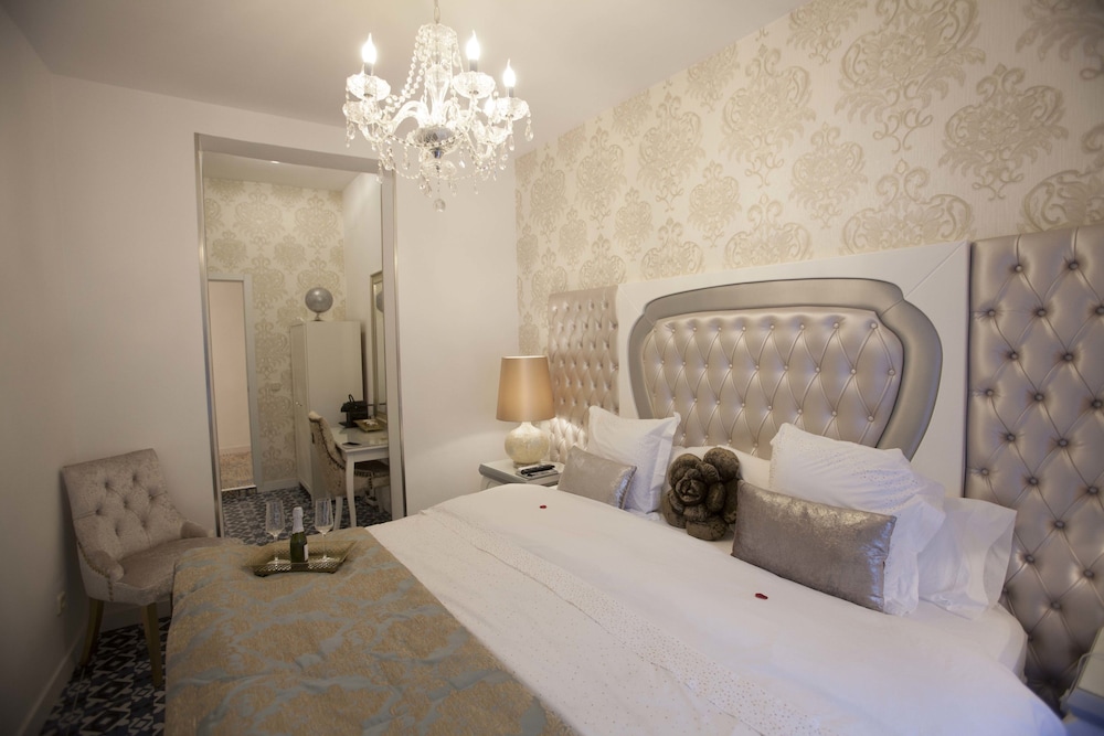Suite, 1 King Bed photo 3
