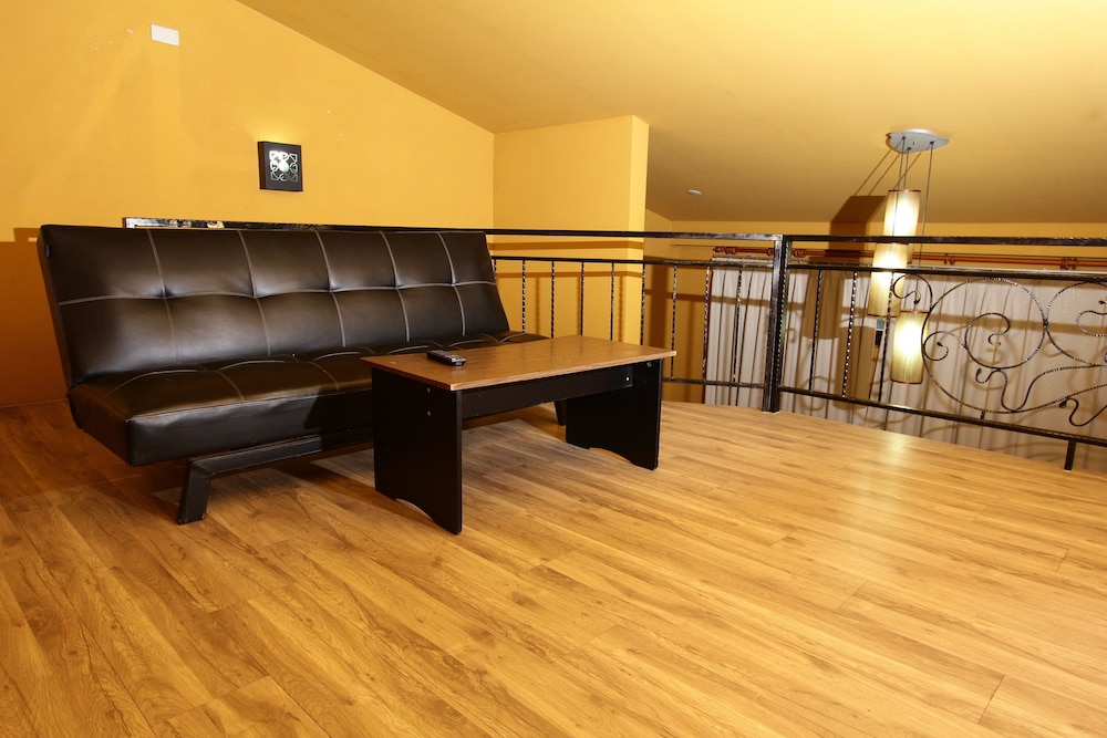 Quadruple Room, City View photo 3