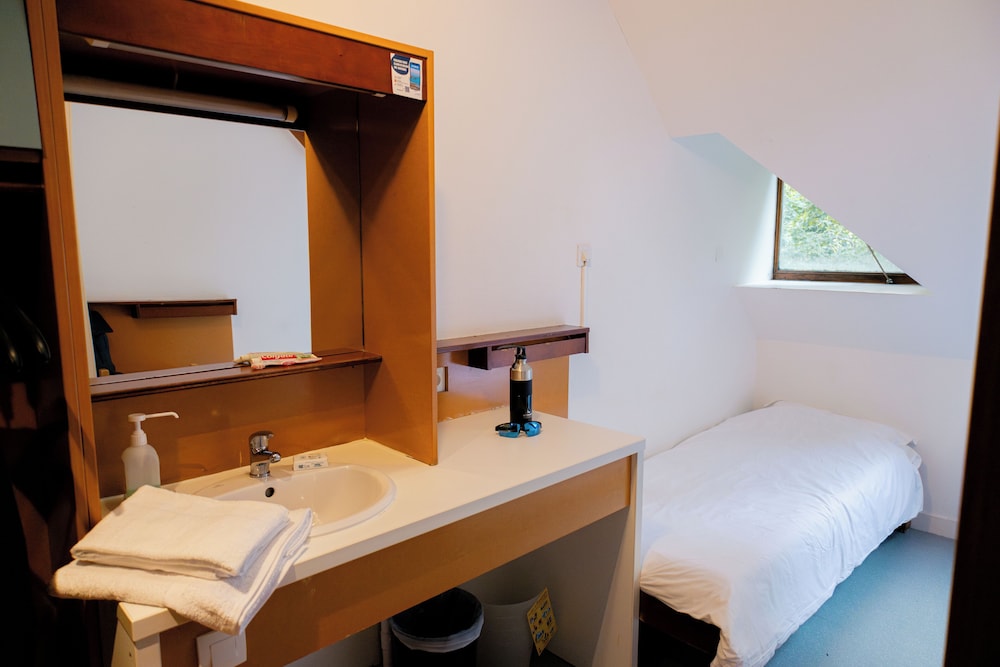 Twin Room with Ensuite Shower - Shared Toilets - Photo 3