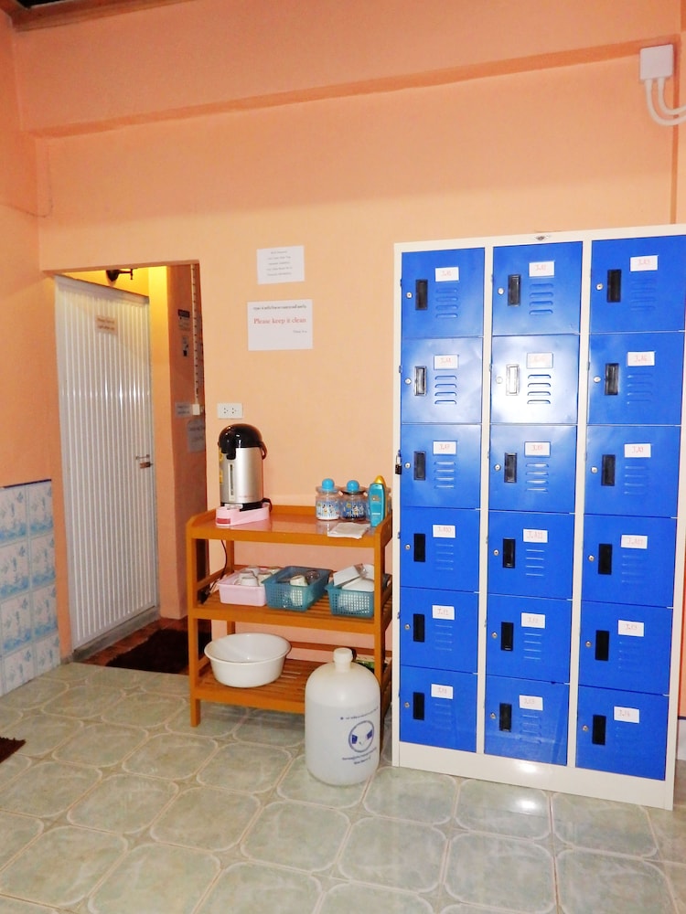 Shared Dormitory With Fan (6 Beds) photo 2