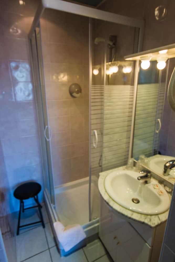 Standard Double Room - Photo 3