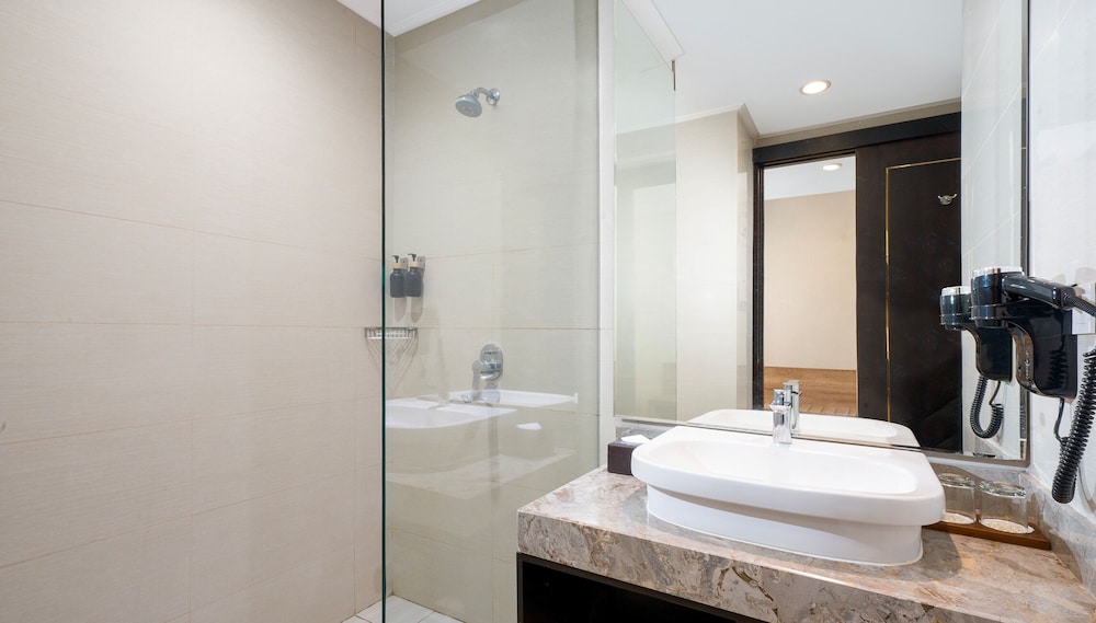 Superior Twin Shower With Balcony - Photo 1