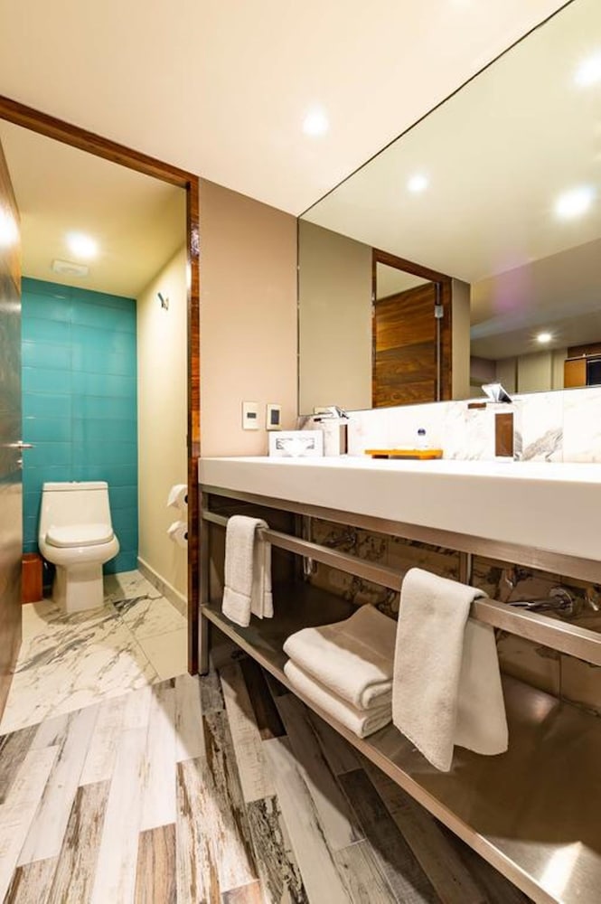 Superior Suite - Photo 5
