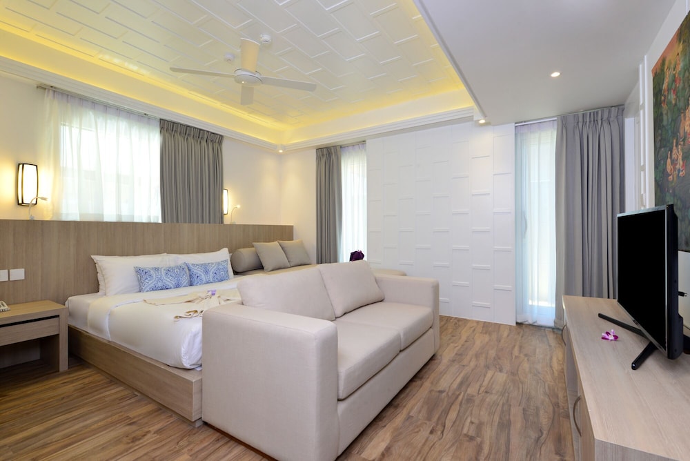 Private Pool Suite - 370 meters away from the beach photo 2