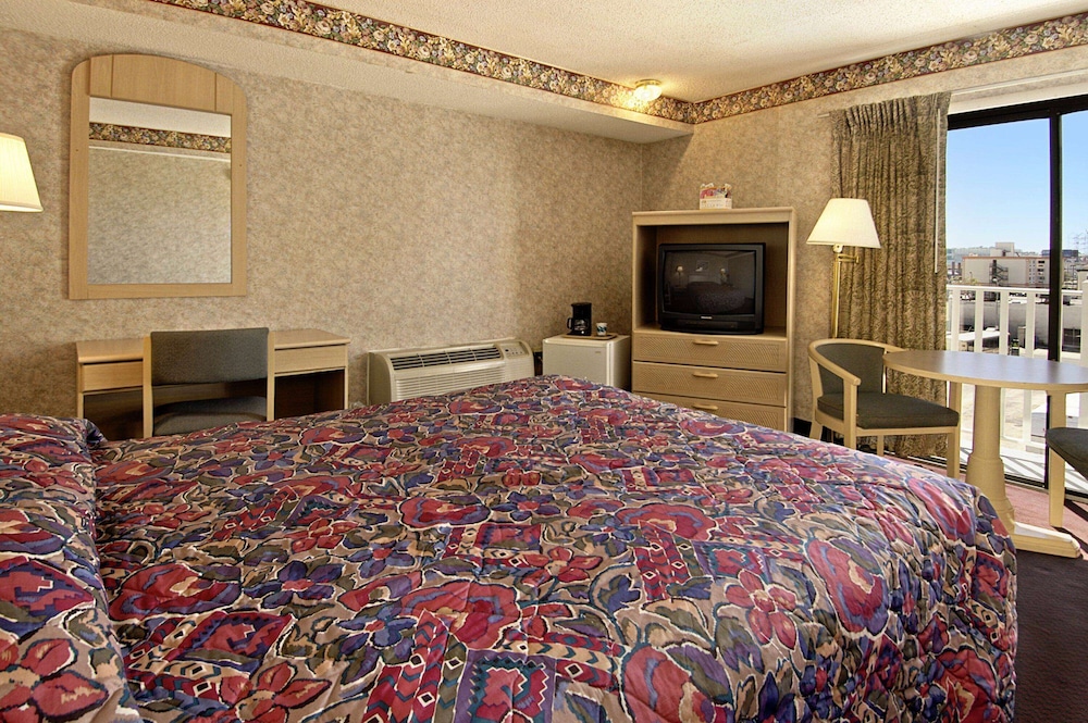 Room, 1 Double Bed, Refrigerator photo 1
