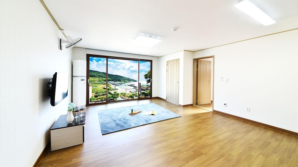 Basic Room, 1 Bedroom (B302(Ocean View)) - Photo 1