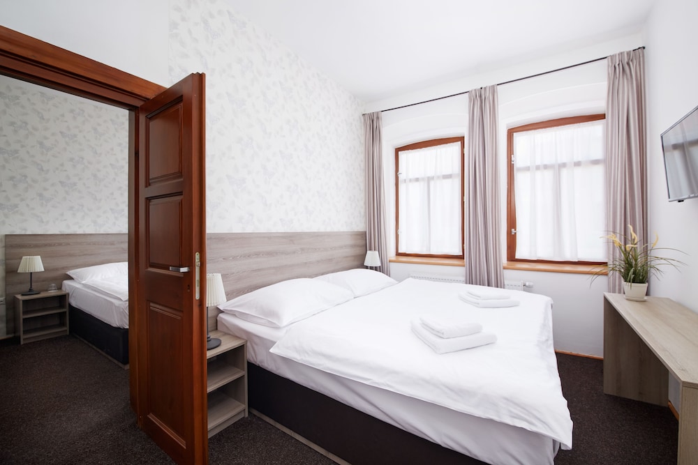 Double Room, 1 Queen Bed with Sofa bed photo 3
