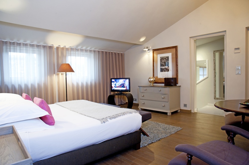 Deluxe Room, 1 Double or 2 Twin Beds photo 2