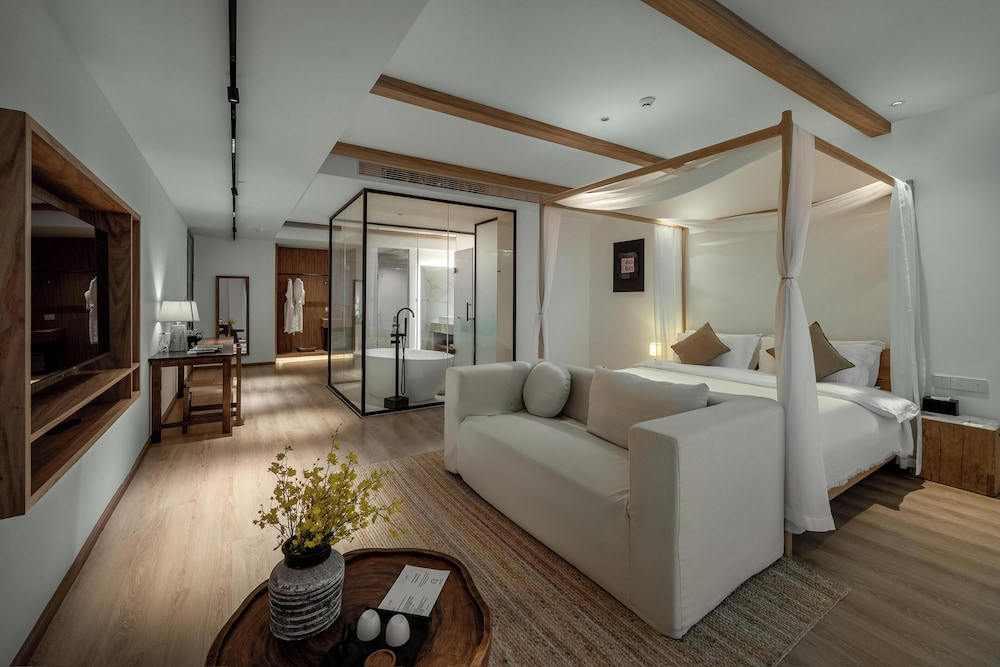 Premier Double Room, Balcony, Courtyard View