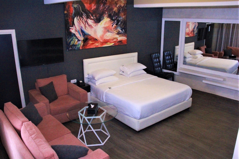 Signature Suite (Beverly) photo 2