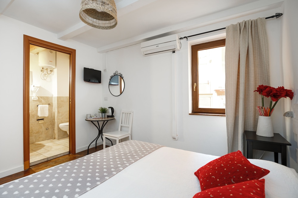 Double or Twin Room, Private Bathroom photo 1