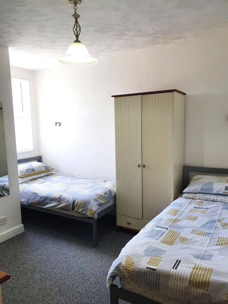 Standard Twin Room, Ensuite photo 2